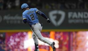 Turang conecta jonrón de 2 carreras y Cerveceros superan a Rojos para emparejar su foja