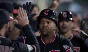 José Ramírez de Cleveland conecta tres jonrones y logra otro hito en la historia de los Guardians