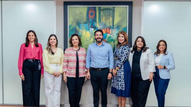 La Superintendencia de Pensiones rindió un homenaje a doña Persia Álvarez