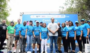 Realizan caminata por acceso universal a la salud y la reducción de la mortalidad materna