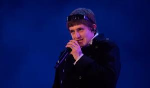 El músico argentino Dillom canta morirá Milei y despierta la polémica