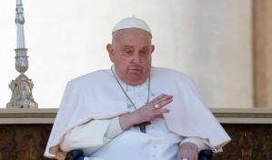 El papa Francisco regresa a la Plaza de San Pedro tras su convalecencia por problemas respiratorios