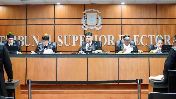 Tres partidos van a los tribunales para exigir más dinero del Estado