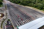 El peaje del kilómetro 32 de la autopista Duarte entra en operación con obras aún incompletas