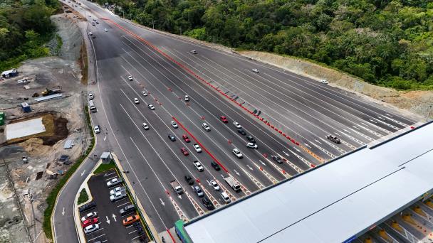 El peaje del kilómetro 32 de la autopista Duarte entra en operación con obras aún incompletas