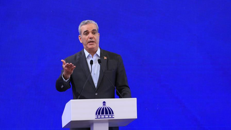 Abinader propondrá aumento al salario mínimo del 25 % para zonas francas y 30 % para sector turístico