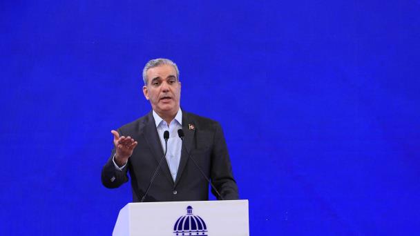 Abinader se reunirá con varios sectores para “ir eliminando a los obreros extranjeros”