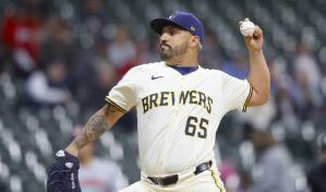 Cort&eacute;s se lesiona y el dominicano Freddy Peralta queda como el &uacute;nico abridor saludable en Milwaukee