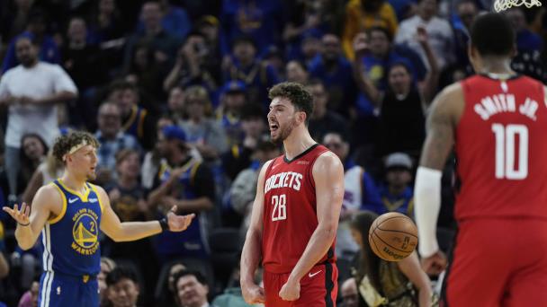 Sengun aporta 19 puntos y 14 rebotes, Rockets superan a los Warriors