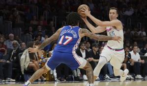 Robinson anota 21, Herro suma 20 y Heat remonta para vencer 117-105 a 76ers