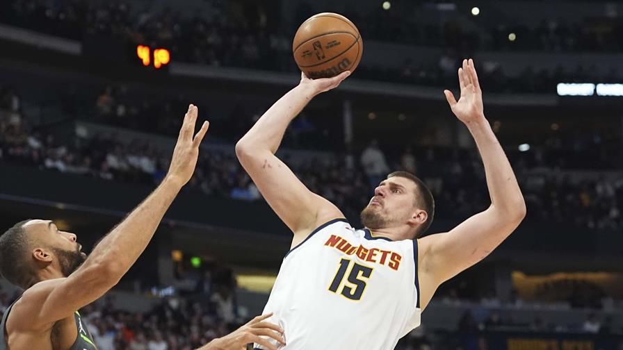 Triple doble de Jokic pone a los Nuggets por encima de los Pelicans en la NBA Triple doble de Jokic pone a los Nuggets por encima de los Pelicans en la NBA
