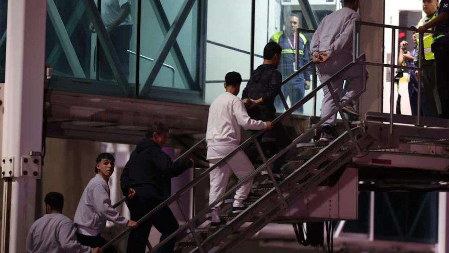 El Tribunal Supremo permite al Gobierno de Trump deportar a venezolanos de manera sumaria El Tribunal Supremo permite al Gobierno de Trump deportar a venezolanos de manera sumaria