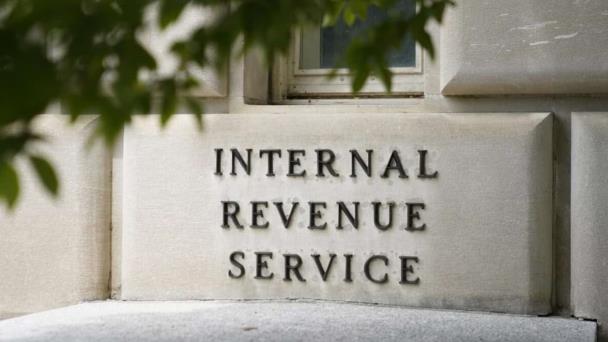 El Servicio de Impuestos EE. UU. compartirá datos con Seguridad Nacional para deportar migrantes