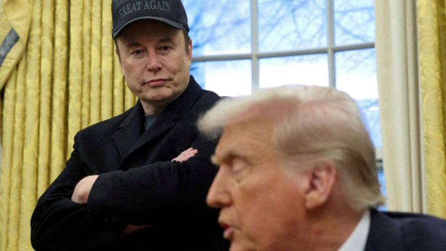 Musk llama a uno de los asesores principales de Trump imbécil y tonto de remate Musk llama a uno de los asesores principales de Trump imbécil y tonto de remate