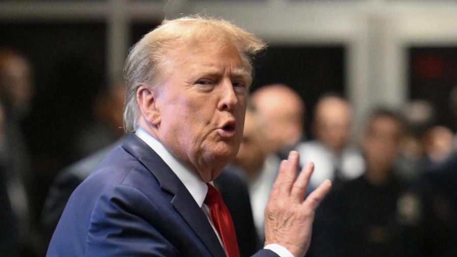 Trump dice que países "le están besando el trasero" para evitar aranceles