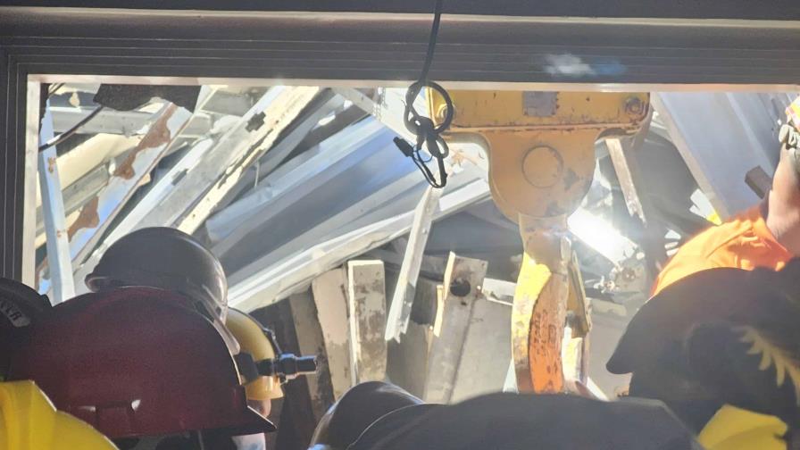 El silencio es crucial para el rescate de las víctimas de la tragedia en la discoteca Jet Set El silencio es crucial para el rescate de las víctimas de la tragedia en la discoteca Jet Set