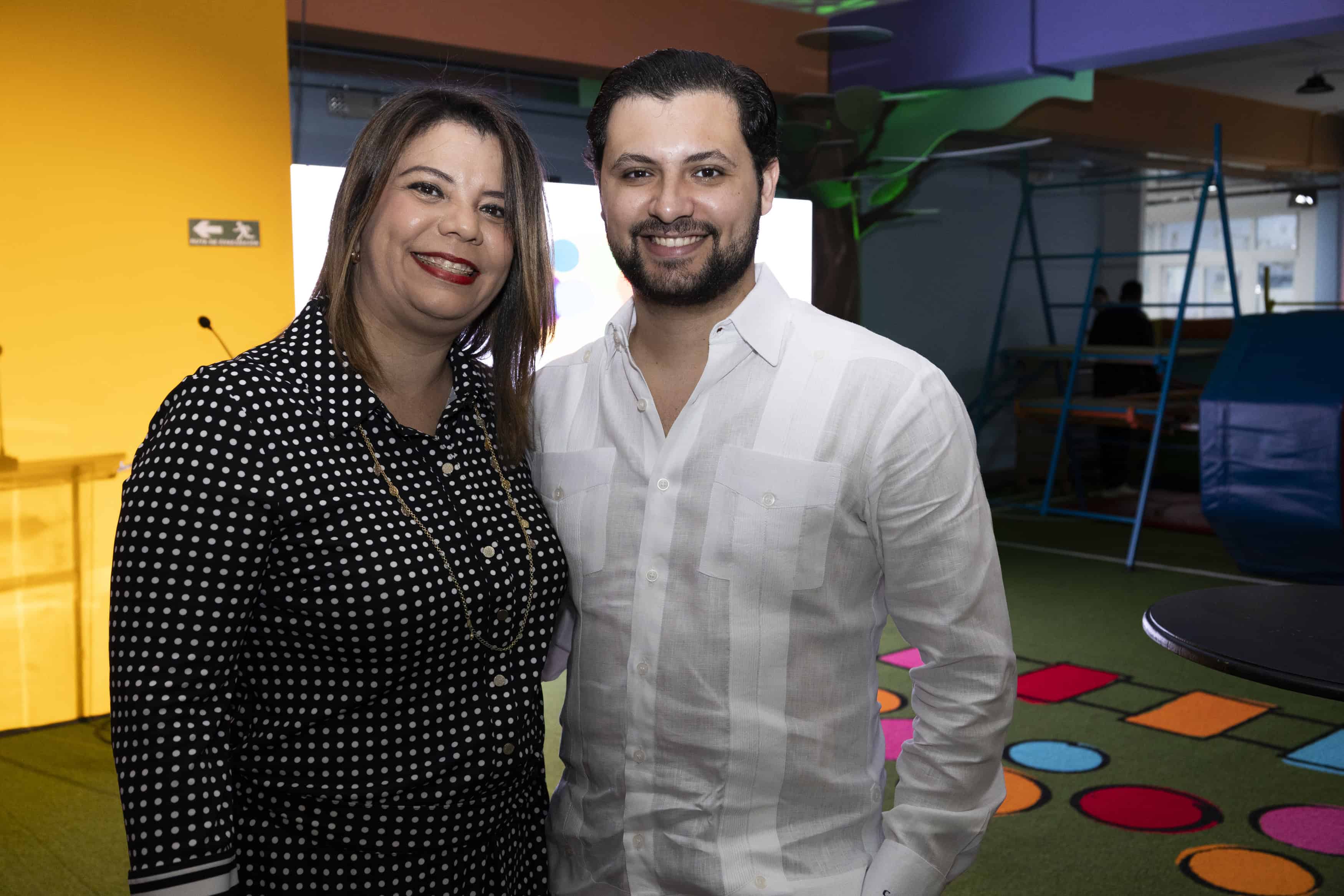 Denisse Espaillat y César Estrella.