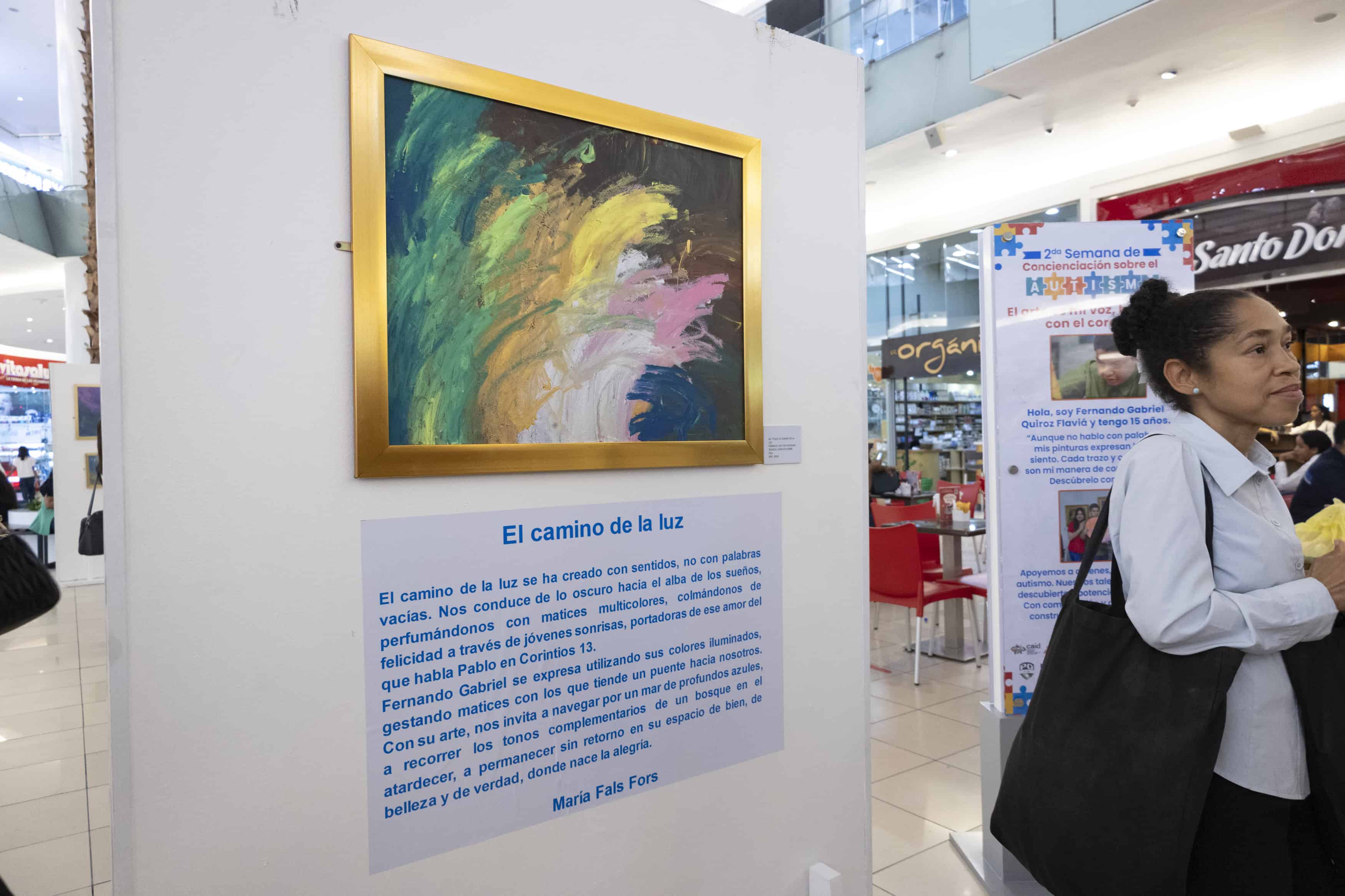 La exposición Camino de luz está compuesta por 28 obras, que reflejan el talento y la profundidad del joven Fernando Quiroz.