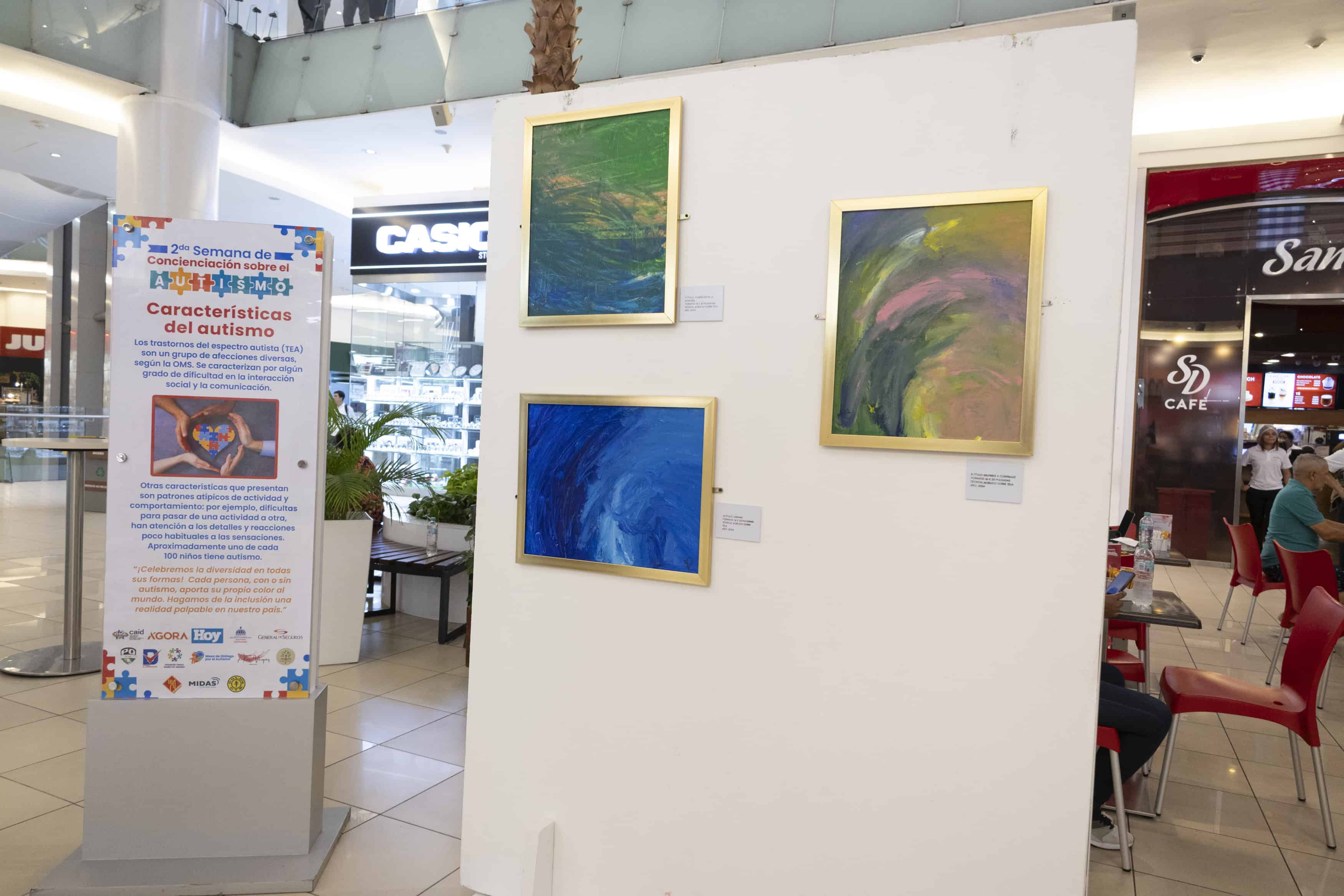 La exposición Camino de luz está compuesta por 28 obras, que reflejan el talento y la profundidad del joven Fernando Quiroz.