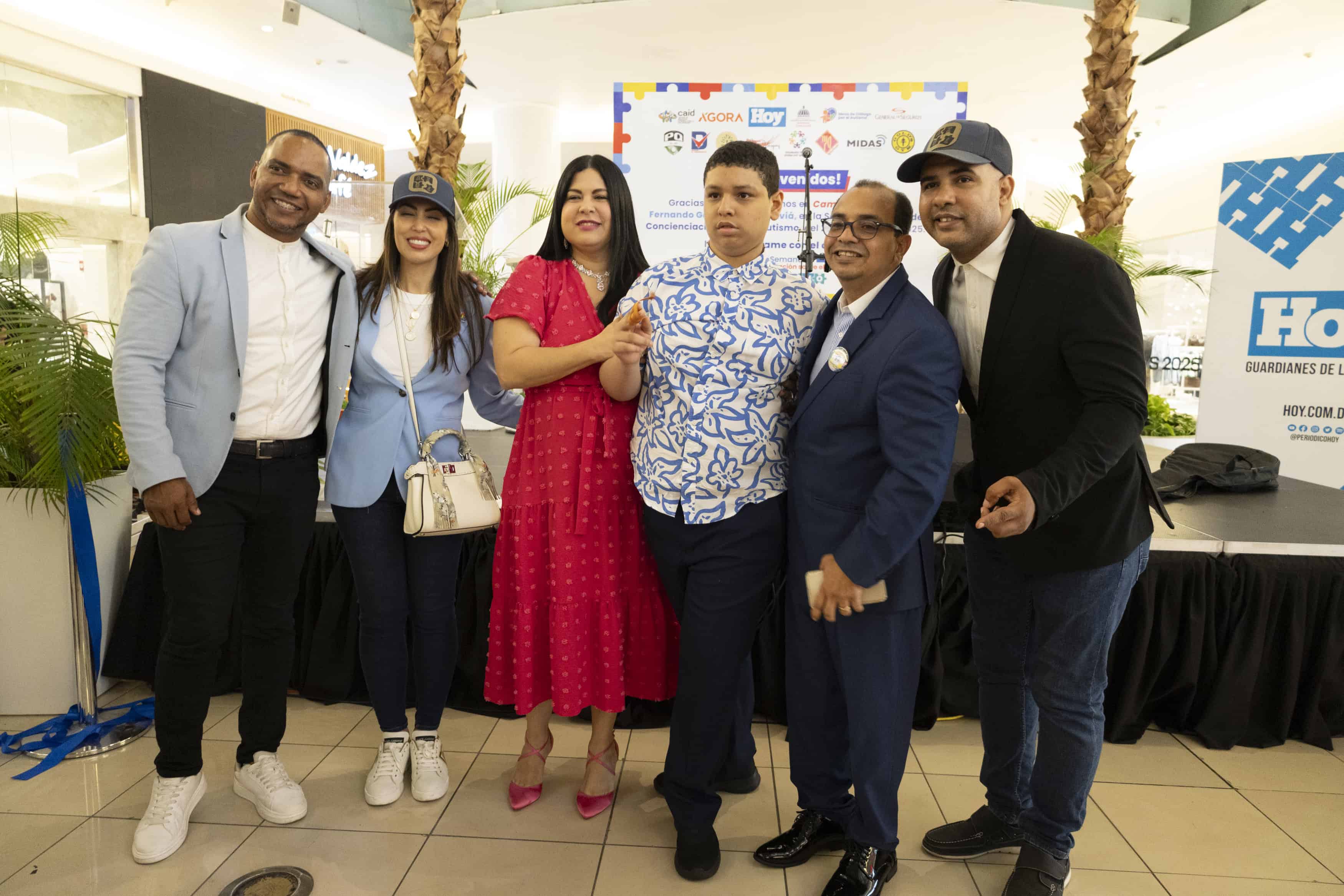 León de Osorio, Sharmín Díaz, Iranna Flaviá Luciano, Fernando Quiroz Flaviá, Fernando Quiroz y Jhon Wayne. 