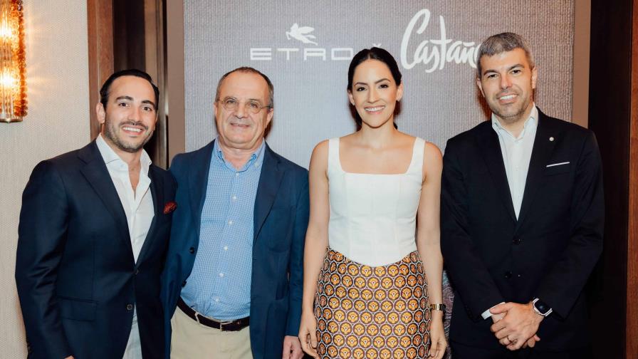 Etro y Castañer presentan una colaboración que fusiona artesanía y elegancia atemporal Etro y Castañer presentan una colaboración que fusiona artesanía y elegancia atemporal