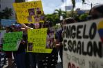 Familiares de detenidos en el Cecot reclaman ante la sede de la ONU en Caracas Familiares de detenidos en el Cecot reclaman ante la sede de la ONU en Caracas