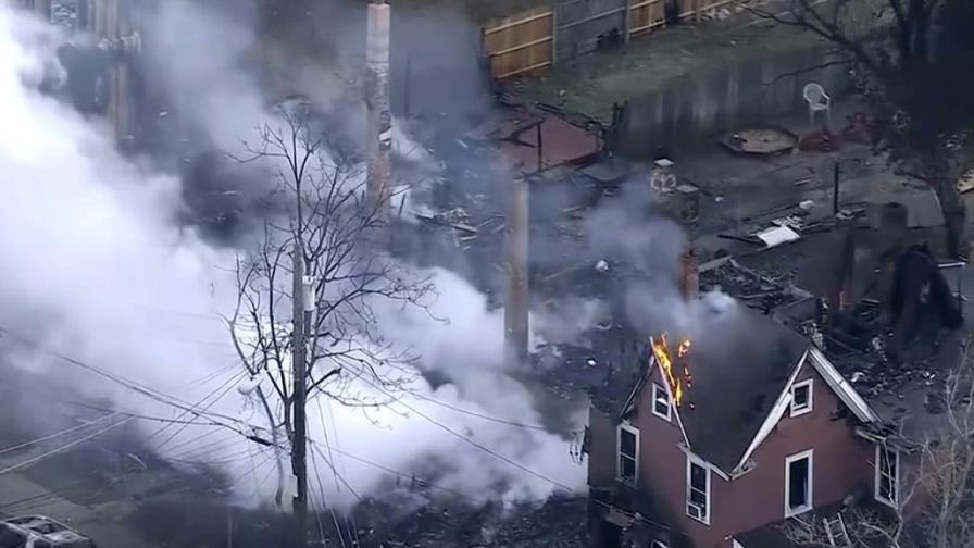 Dos niños desaparecidos tras incendio que arrasó vecindario en Nueva Jersey