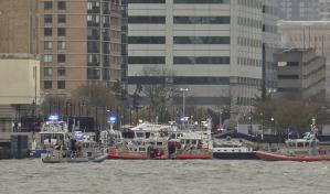 Seis personas mueren en caída de helicóptero en el río Hudson en NY