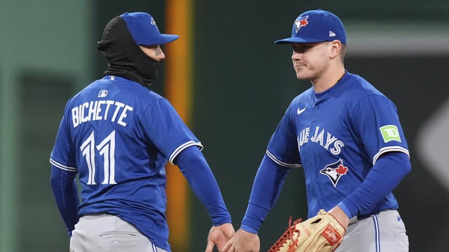 Guerrero celebra extensión de contrato con tres hits en triunfo de Azulejos sobre Medias Rojas Guerrero celebra extensión de contrato con tres hits en triunfo de Azulejos sobre Medias Rojas