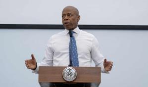 El alcalde de Nueva York encabeza una oración por las víctimas en República Dominicana