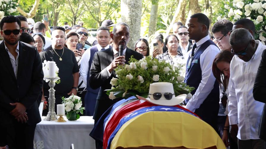 Sepultan a Rubby Pérez en medio de canciones, lágrimas y gratitud Sepultan a Rubby Pérez en medio de canciones, lágrimas y gratitud