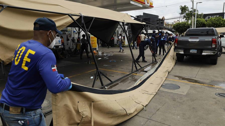 Bomberos y rescatistas asean alrededores al tiempo de que concluyen búsqueda de víctimas Bomberos y rescatistas asean alrededores al tiempo de que concluyen búsqueda de víctimas