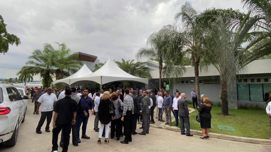 Exponen restos del hijo de Eduardo Estrella, víctima de tragedia en Jet Set Exponen restos del hijo de Eduardo Estrella, víctima de tragedia en Jet Set