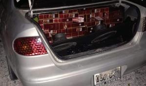 Apresan hombre con contrabando de 30 mil cigarrillos que ocultaba en el baúl de un vehículo