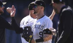 Doyle iguala su récord personal con 5 carreras impulsadas y Rockies vencen a Cerveceros