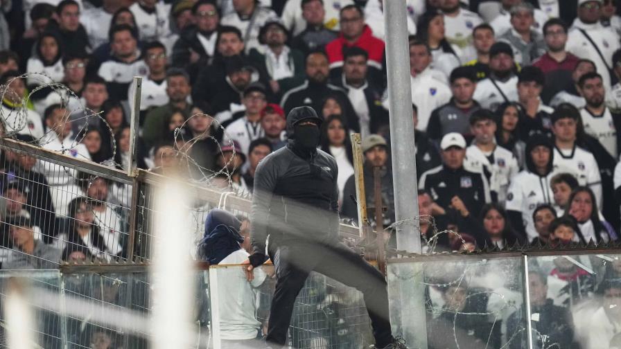 Mueren 2 personas por estampida fuera de estadio en Chile, antes de partido de Libertadores Mueren 2 personas por estampida fuera de estadio en Chile, antes de partido de Libertadores
