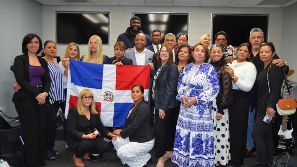Comunidad dominicana en Orlando honra a víctimas de la tragedia en Jet Set con vigilia de oración