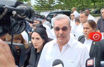 Abinader asistirá el domingo a misa en Haina en honor a víctimas de la tragedia en Jet Set