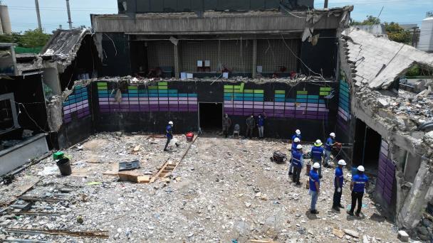 Onesvie inicia investigación en el Jet Set y asegura todos los escombros para análisis forense