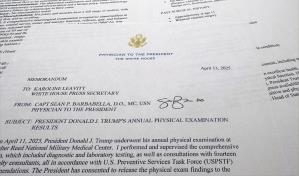 Trump está en plena forma para ser comandante en jefe, dice su médico tras examen físico