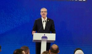 Abinader reconoce que hay un vacío en la ley para supervisar obras privadas