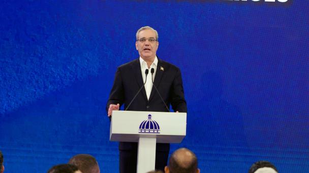 Abinader reconoce que hay un vacío en la ley para supervisar obras privadas