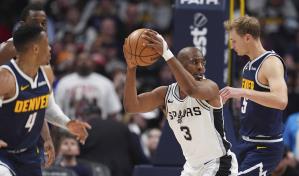 En su 20mo año, Chris Paul juega los 82 partidos con los Spurs y hace historia En su 20mo año, Chris Paul juega los 82 partidos con los Spurs y hace historia