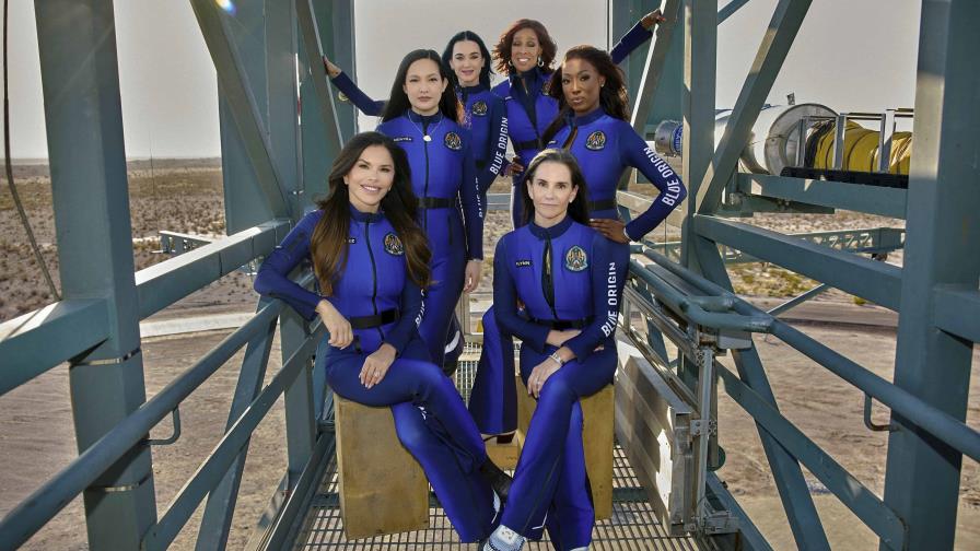 El Blue Origin regresa a la tierra luego de viajar al espacio con Katy Perry y otras celebridades El Blue Origin regresa a la tierra luego de viajar al espacio con Katy Perry y otras celebridades