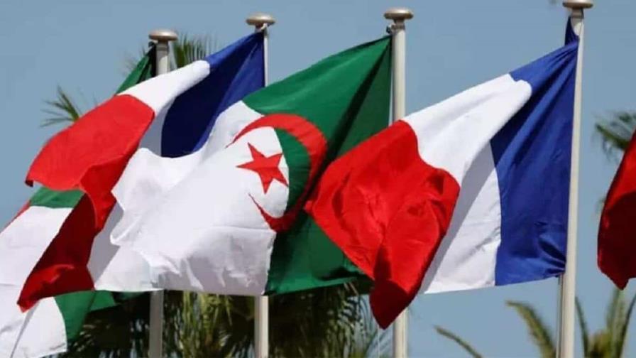 Argel pide la expulsión de agentes de la embajada francesa en plena crisis diplomática Argel pide la expulsión de agentes de la embajada francesa en plena crisis diplomática