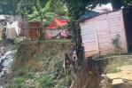 Cinco viviendas al borde del colapso por deslizamientos de tierra en Santiago Oeste