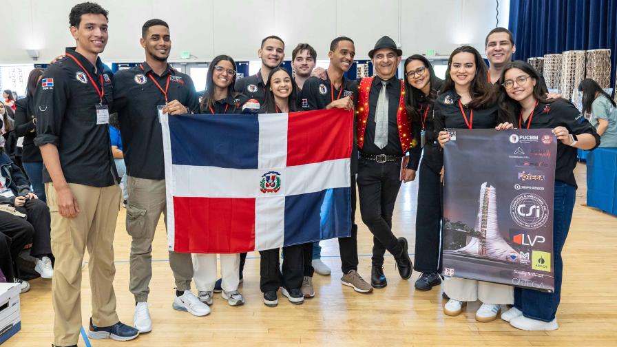 Estudiantes de la Pucmm destacan en concurso global de diseño sísmico Estudiantes de la Pucmm destacan en concurso global de diseño sísmico