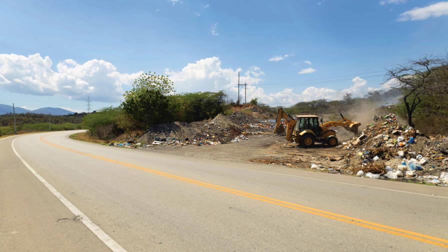 Desperdicios en carretera Sánchez, una práctica normalizada Desperdicios en carretera Sánchez, una práctica normalizada