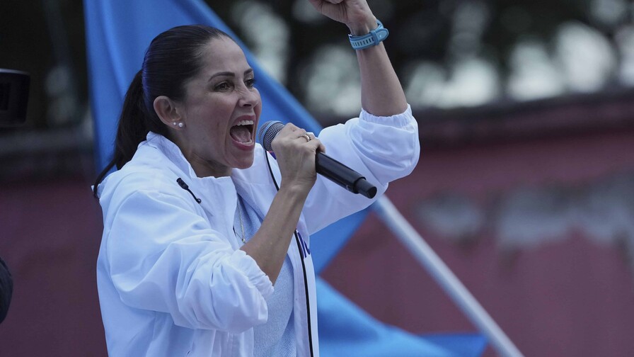 La Polic&iacute;a de Ecuador detiene a la excandidata presidencial del corre&iacute;smo Luisa Gonz&aacute;lez
