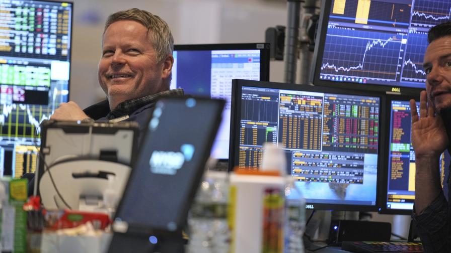 Wall Street cierra al alza aliviada por las exenciones arancelarias a la tecnología Wall Street cierra al alza aliviada por las exenciones arancelarias a la tecnología